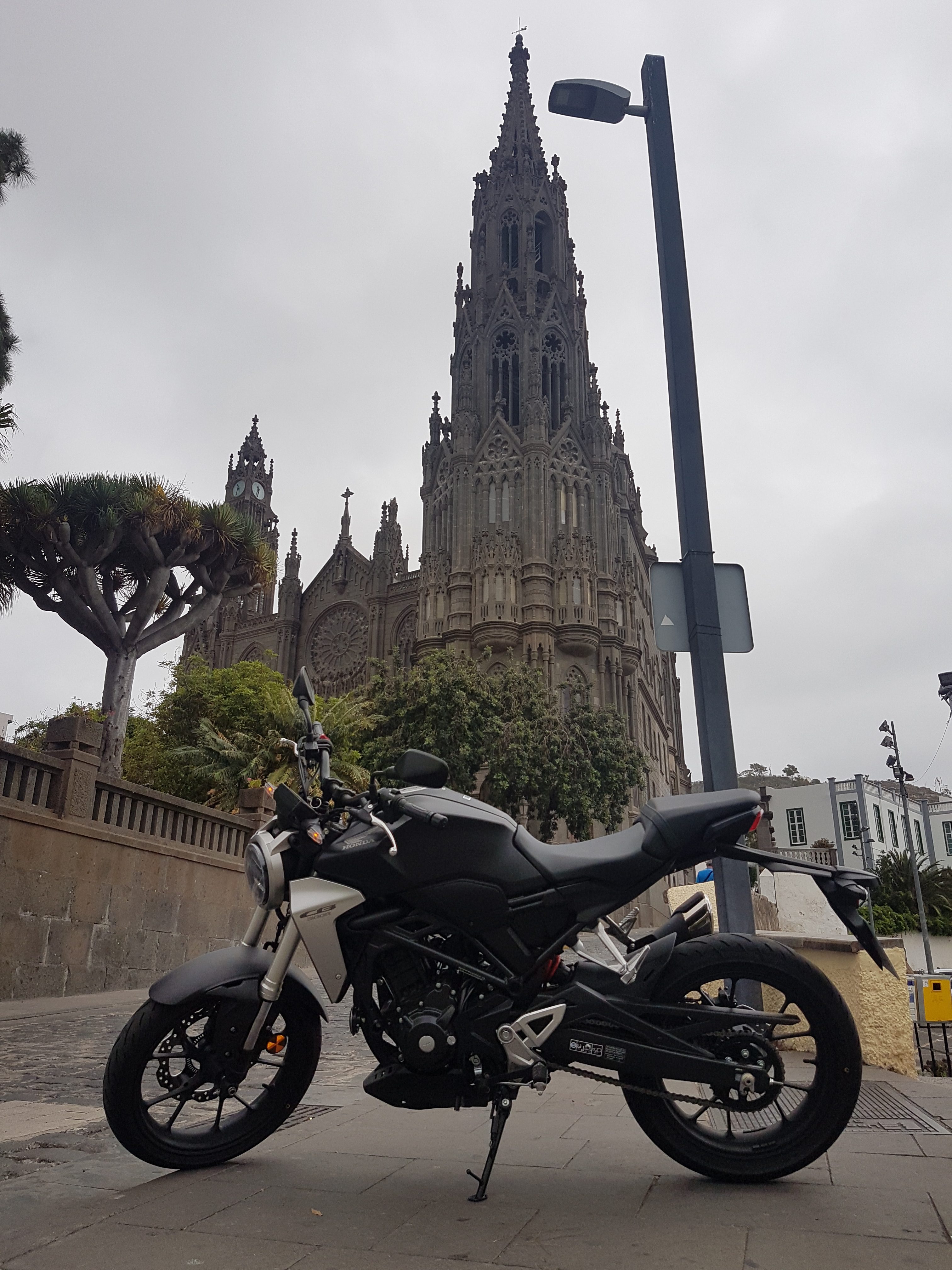 FOTO HONDA CB300R