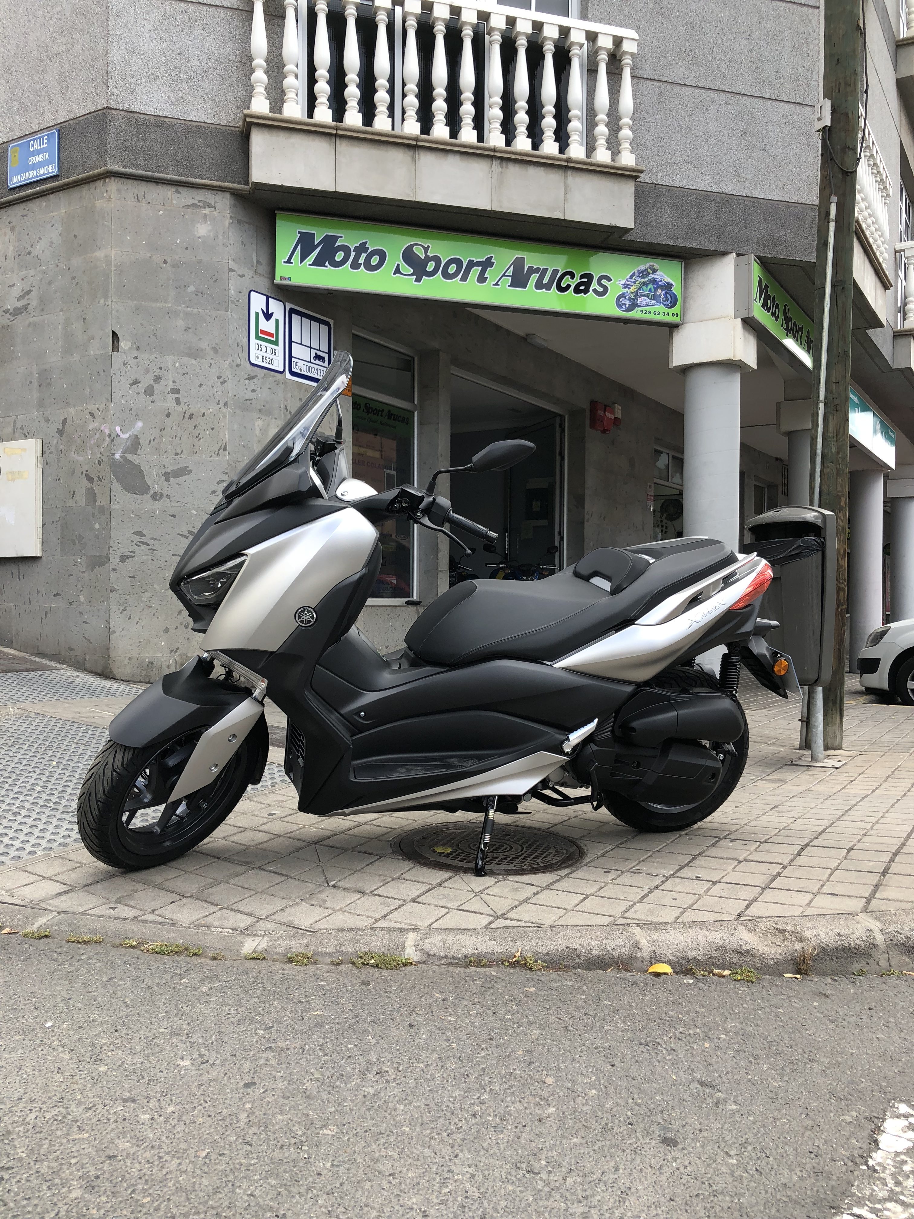 FOTOS XMAX 125 PLATA (1)