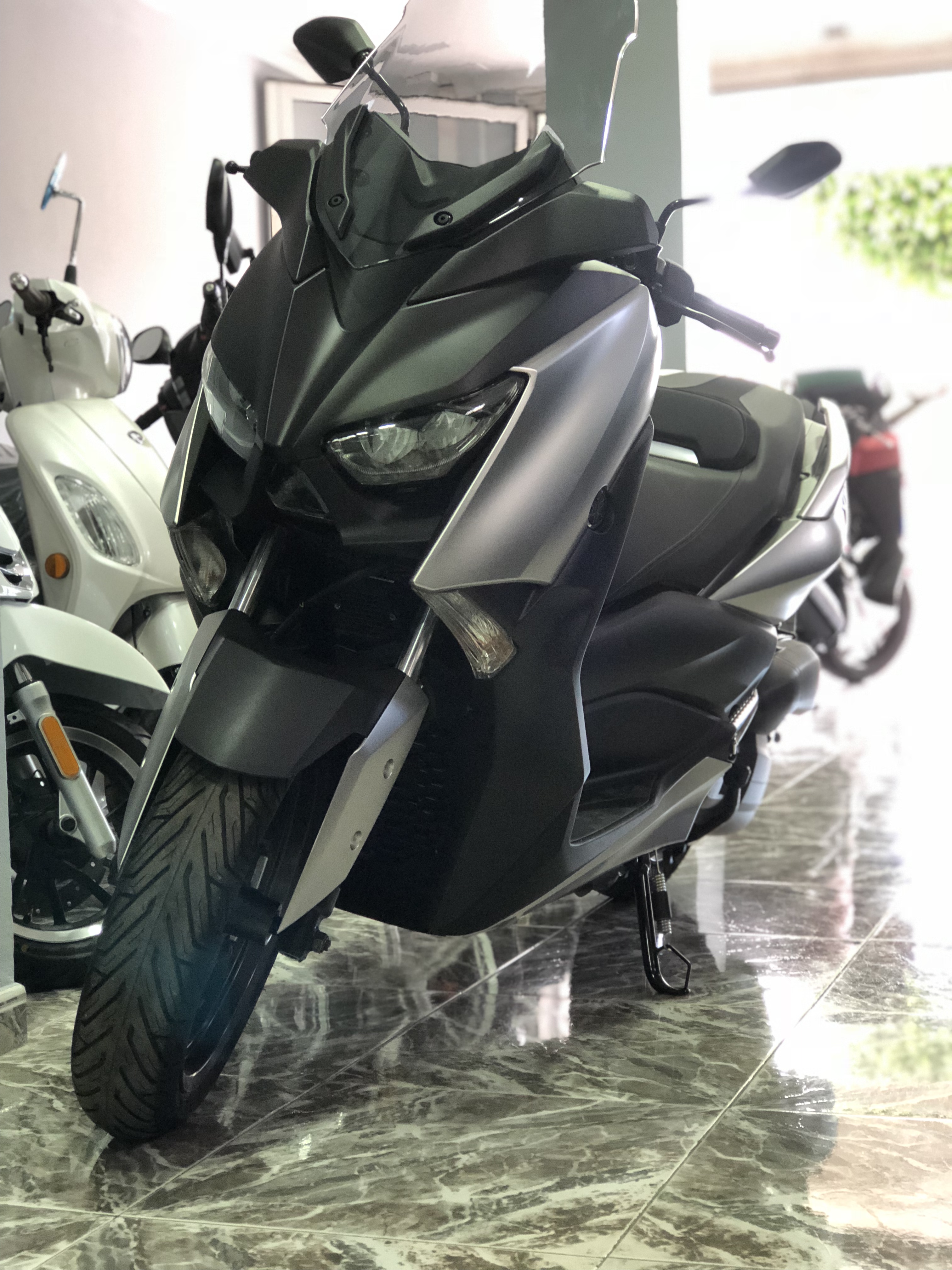 FOTOS XMAX 125 PLATA (2)